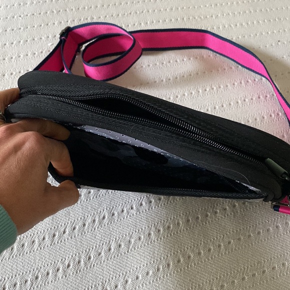 Threaded Pear Purse, adj strap. Outer zip pocket. 10” wide by 6.5” tall Camo - Picture 3 of 4